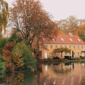 Kongshøj Mølle i alle efterårets flotte farver